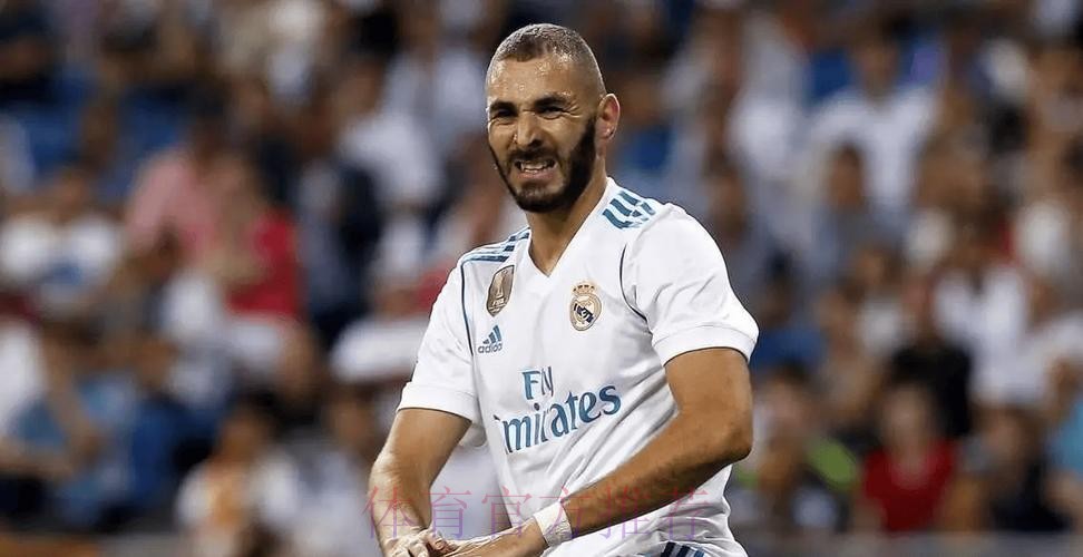 本泽马率半支皇马力克强敌 对手球迷都被征服 本泽马率半支皇马力克强敌 对手球迷都被征服